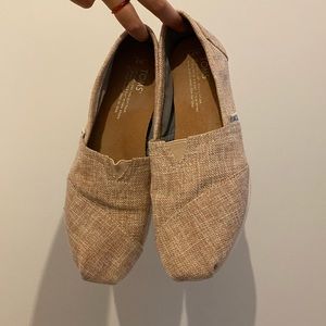 Rose gold toms size 7